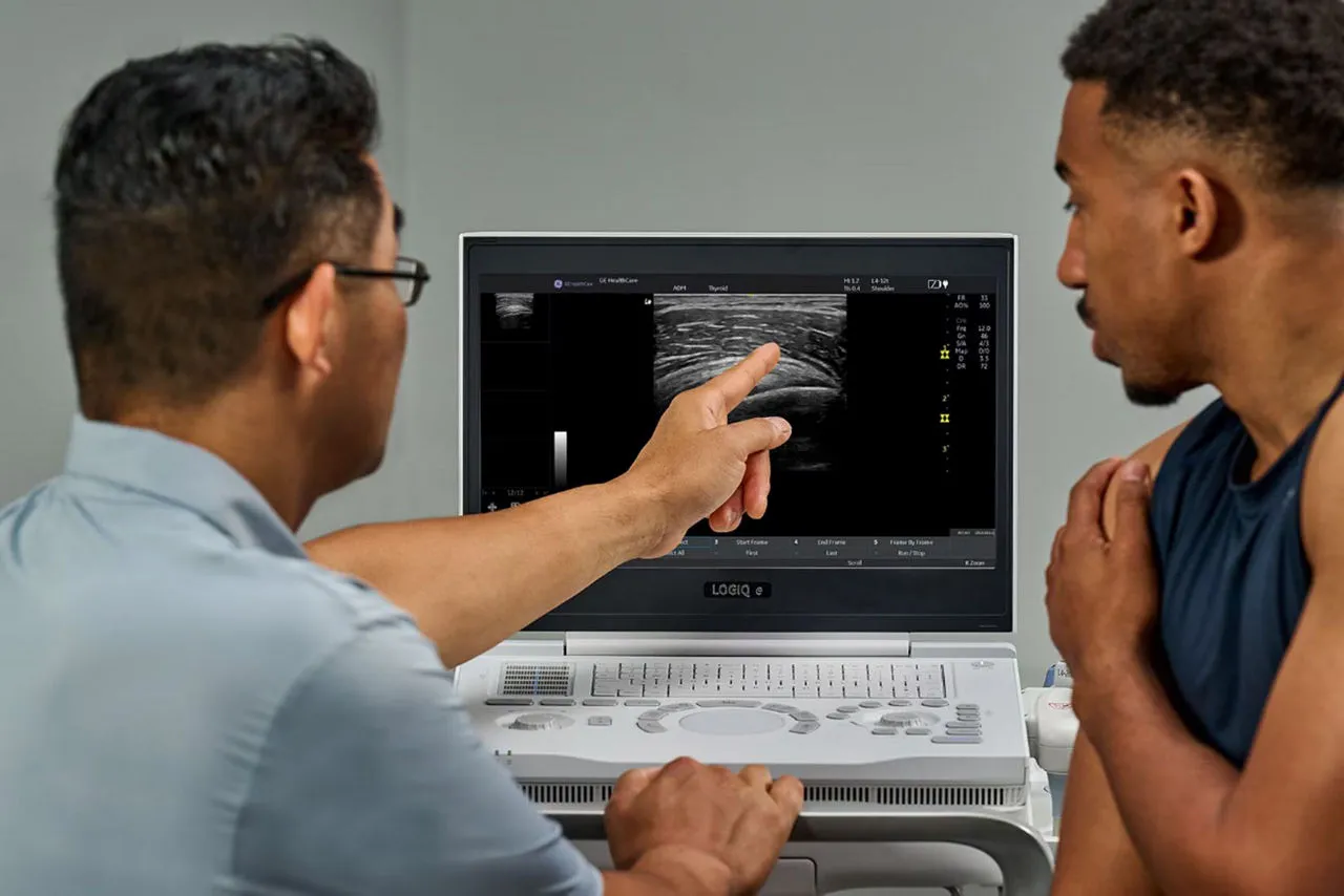 Doctor performing needle guidance using Refurbished GE LOGIQ e R9 ultrasound